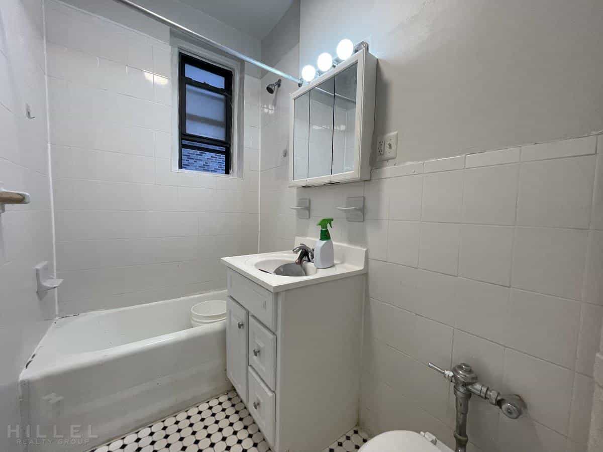 25-74 33 Street #UNIT 2C, Queens, NY 11102 4