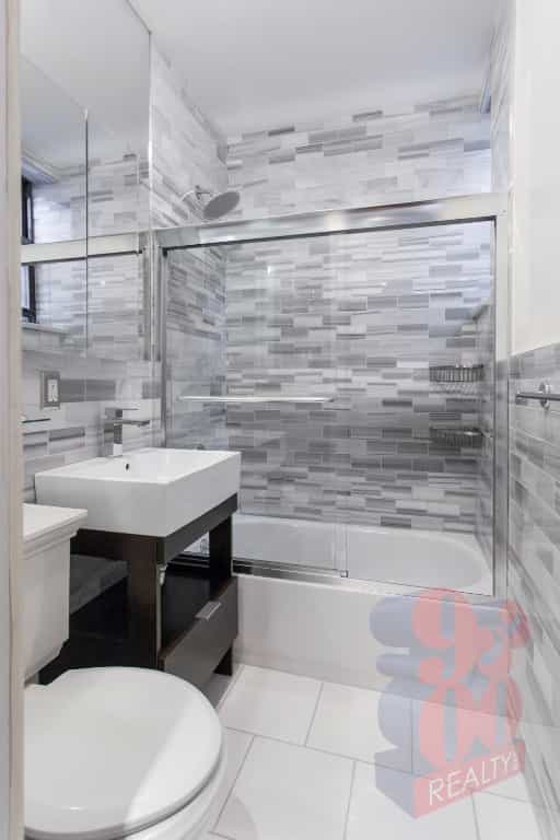 250 East 50 Street #4A, Manhattan, NY 10022 3