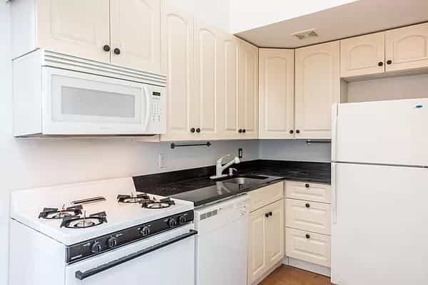 125 Kingsland Avenue #3R, Brooklyn, NY 11222 4