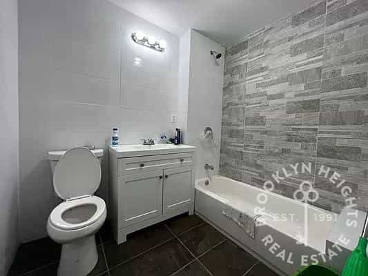 1070A Dekalb Avenue #2B, Brooklyn, NY 11221 4