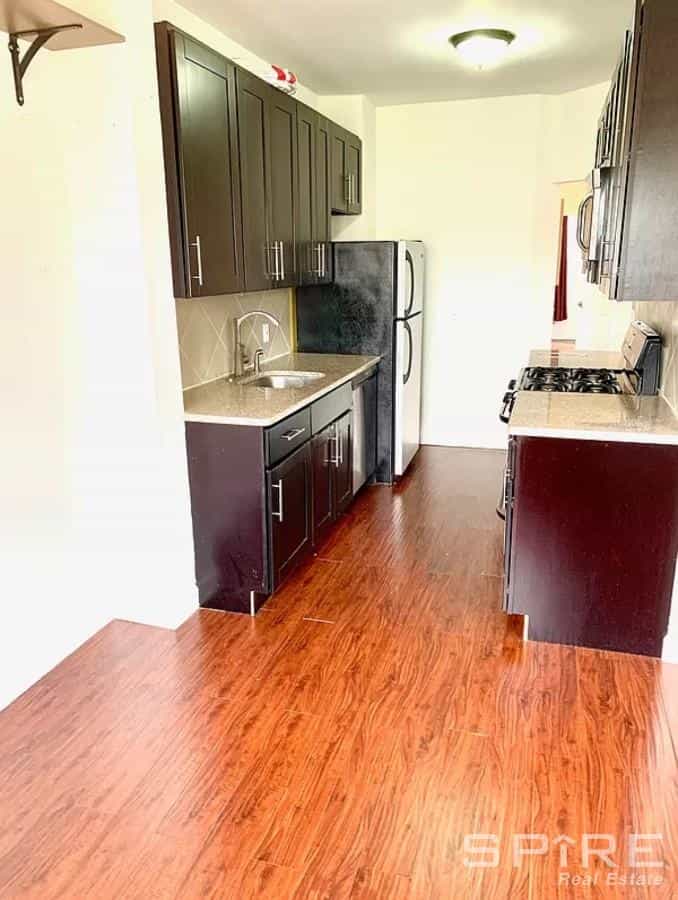 31-80 46 Street #2, Queens, NY 11103 4