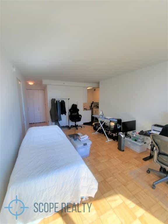 505W37 505 West 37 Street #2706, Manhattan, NY 10018 5