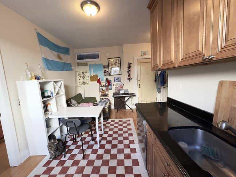 31-27 34 Street #3B, Queens, NY 11106 2