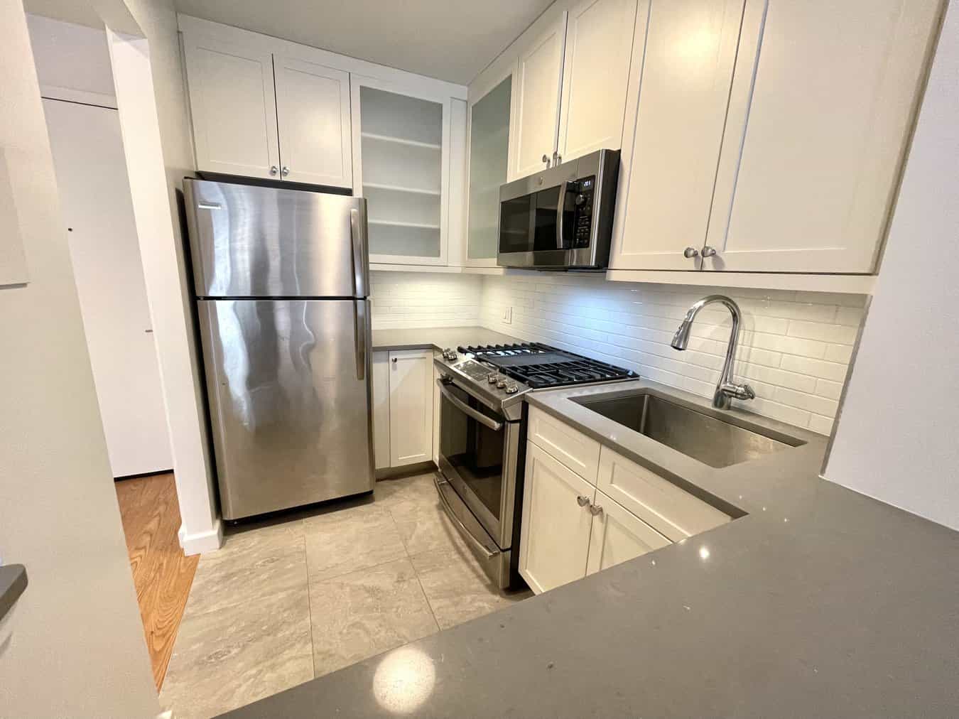 2 Lincoln Square 60 West 66 Street #6I, Manhattan, NY 10023 2