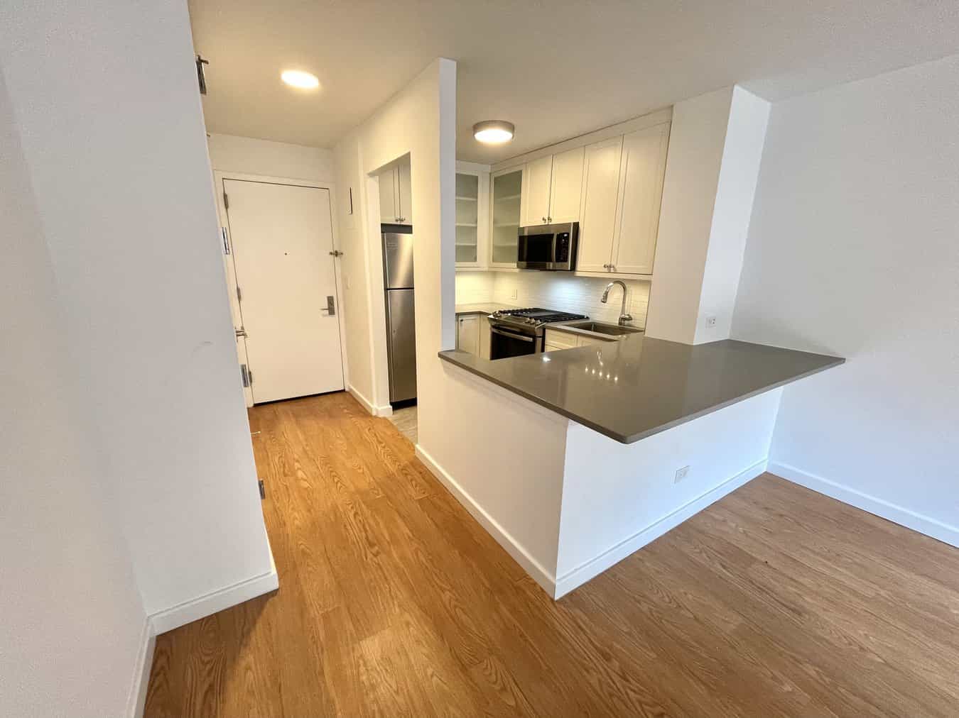 2 Lincoln Square 60 West 66 Street #6I, Manhattan, NY 10023 4