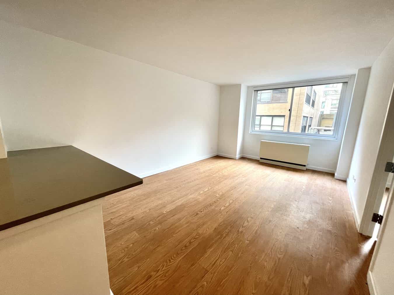 2 Lincoln Square 60 West 66 Street #6I, Manhattan, NY 10023 5