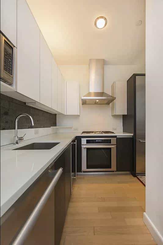 756 8 Avenue #302, Manhattan, NY 10036 2