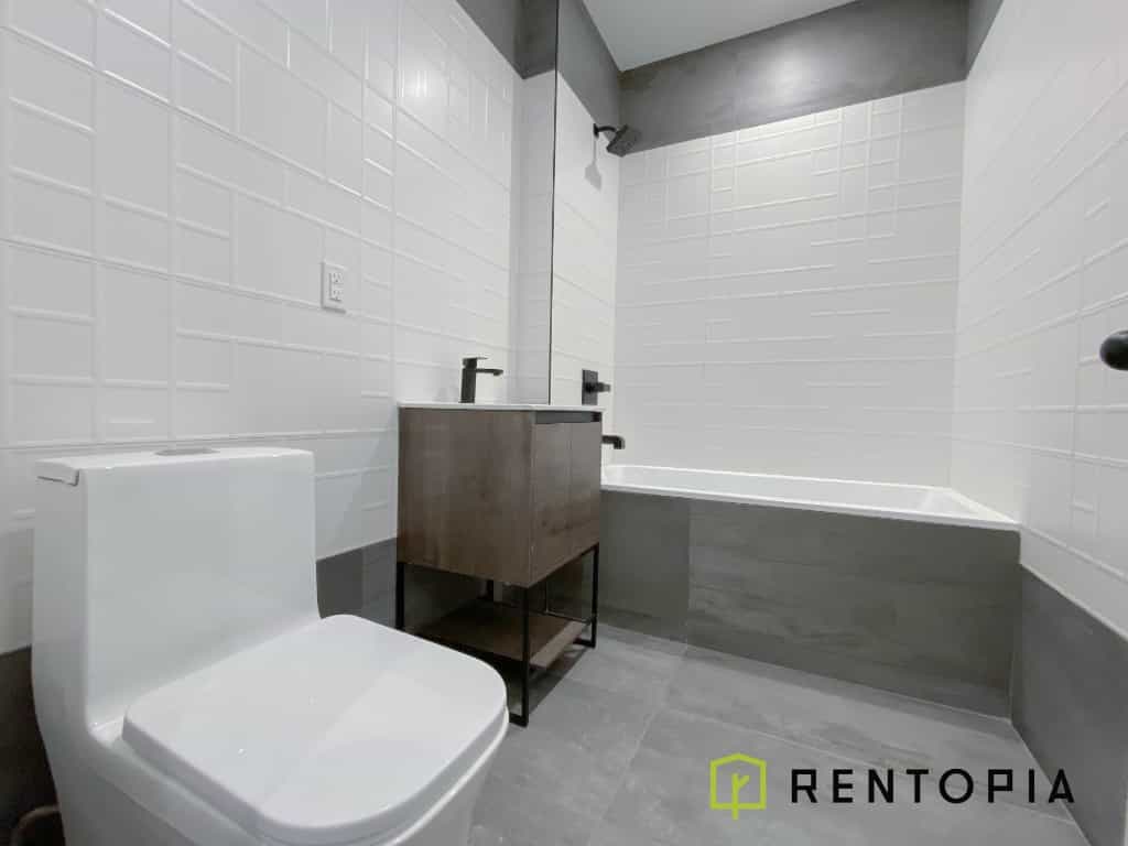 725 Metropolitan Avenue #2A, Brooklyn, NY 11211 4