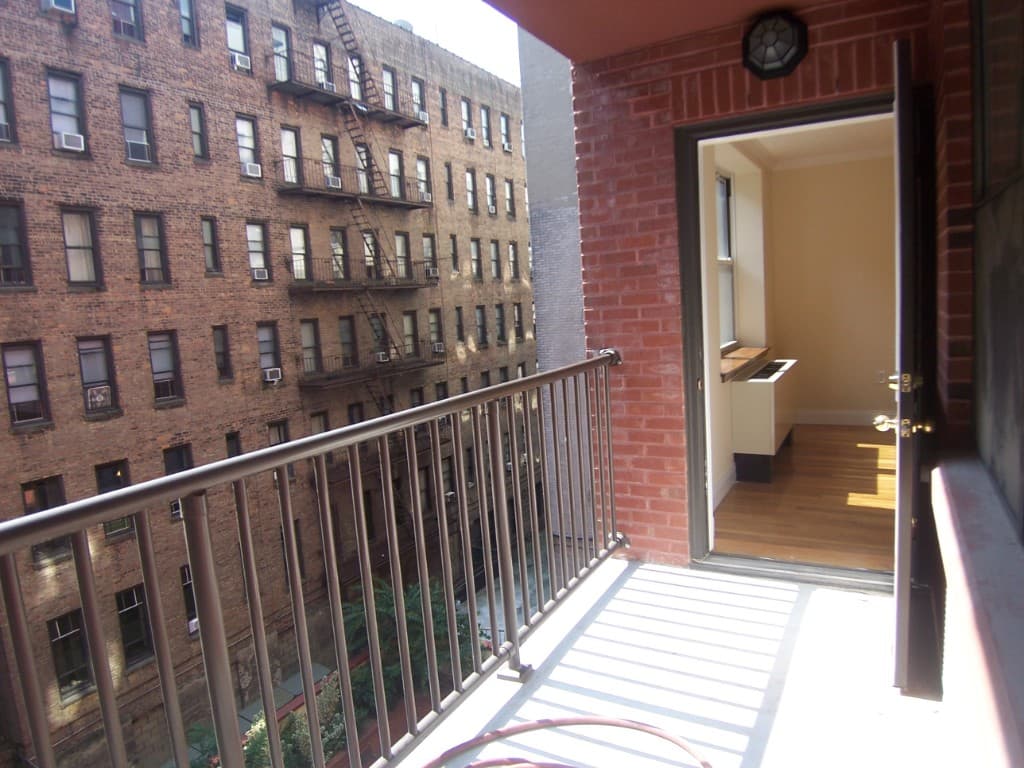 29 Cooper Street #2A, Manhattan, NY 10034 1