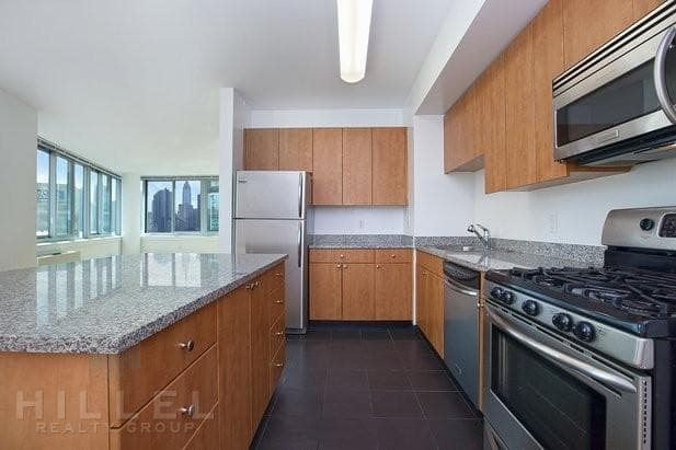 47-5 Center Boulevard #623, Queens, NY 11109 - Image 4