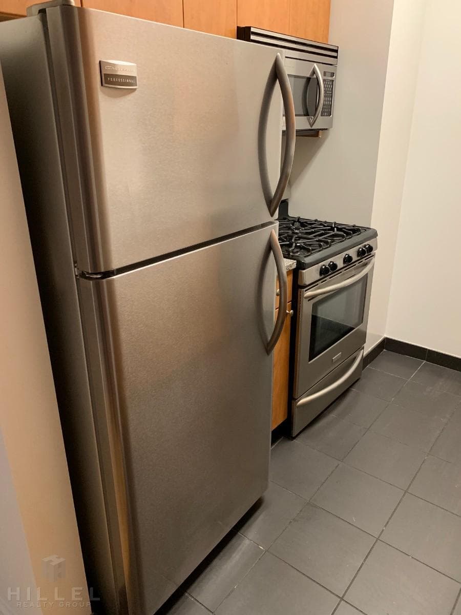 47-5 Center Boulevard #623, Queens, NY 11109 - Image 15