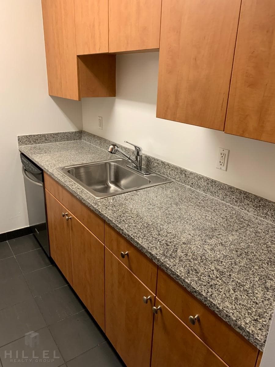 47-5 Center Boulevard #623, Queens, NY 11109 - Image 16