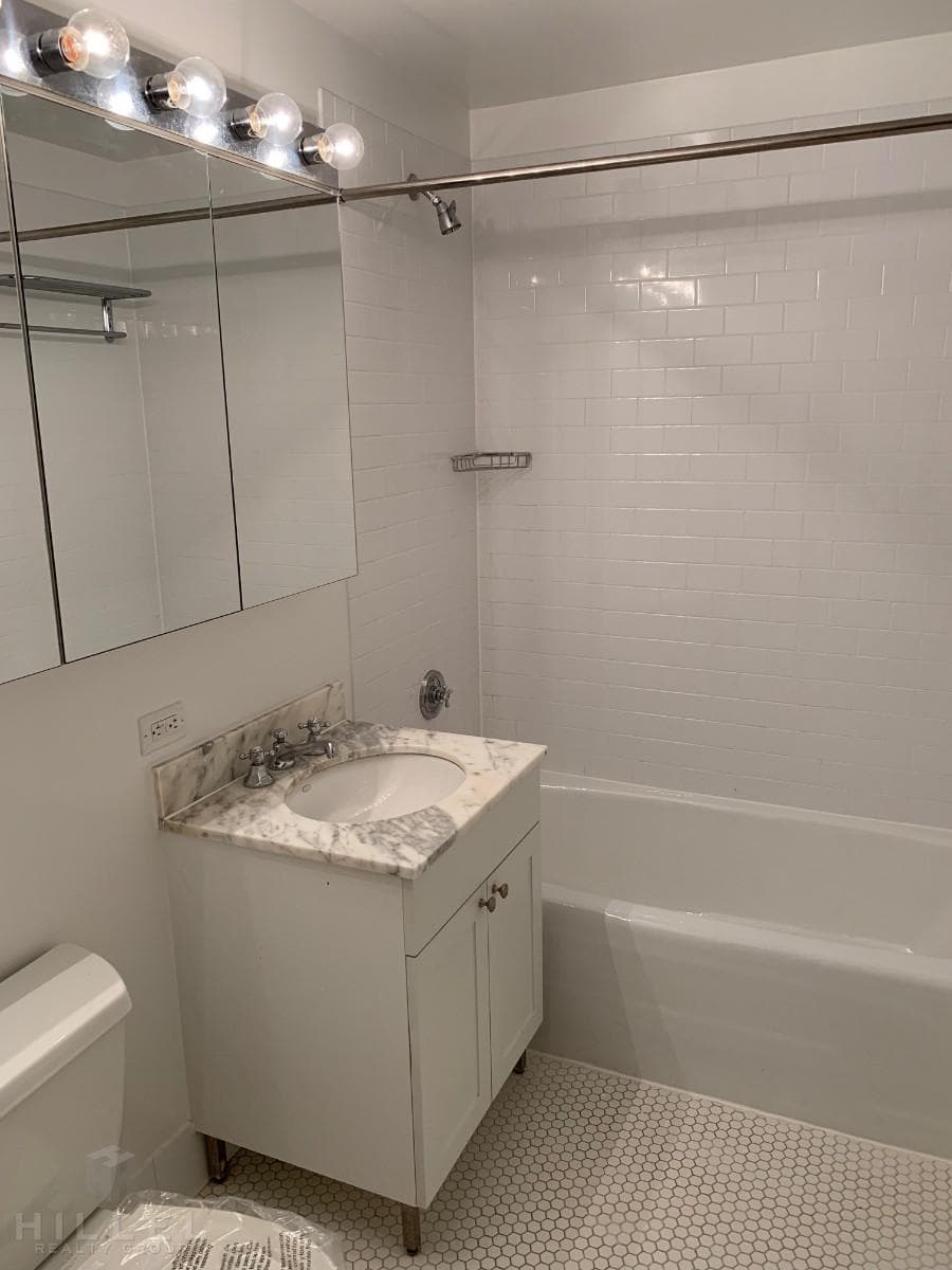 47-5 Center Boulevard #624, Queens, NY 11109 - Image 19