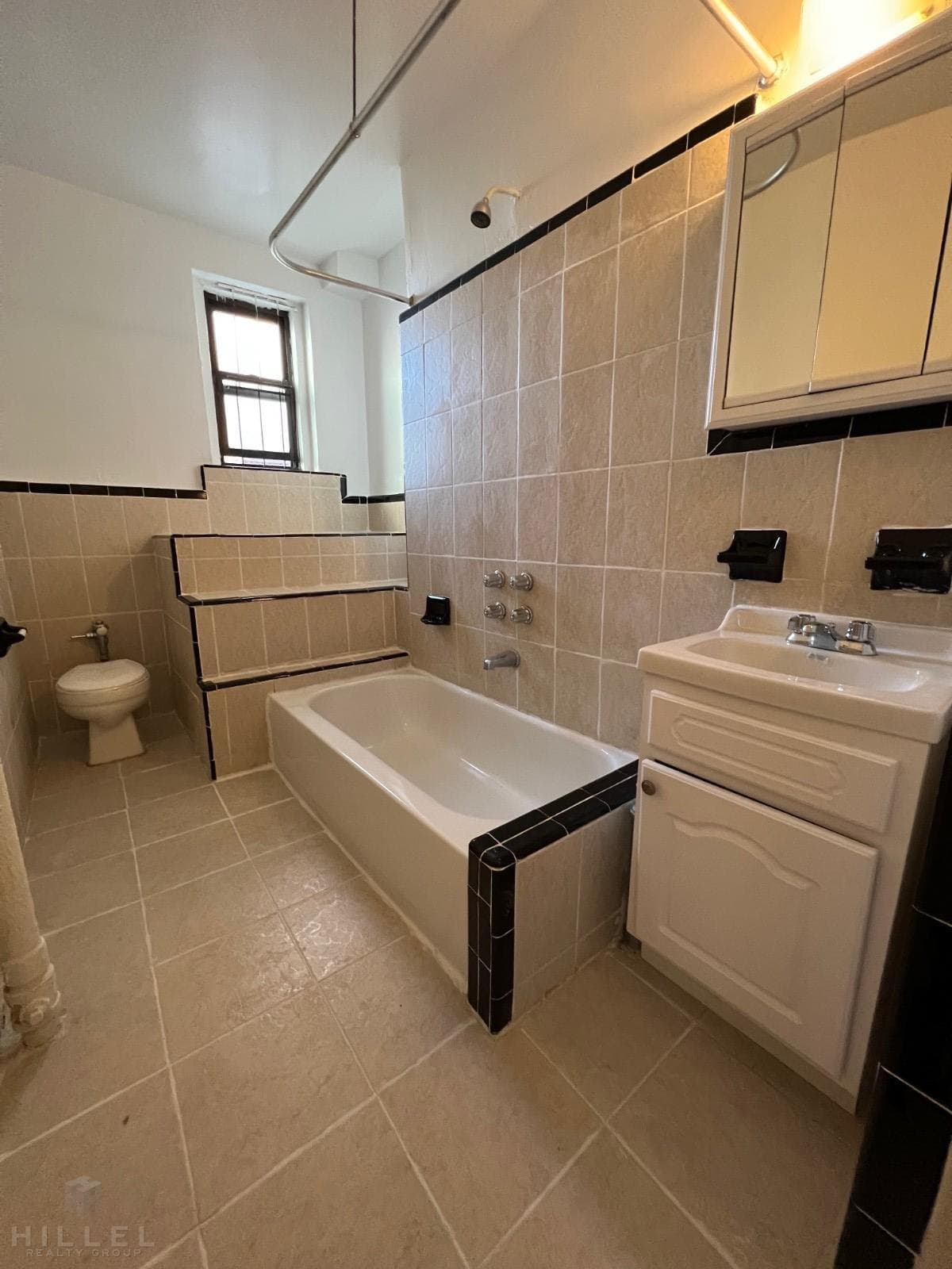 25-10 30 Road #B2, Queens, NY 11102 9