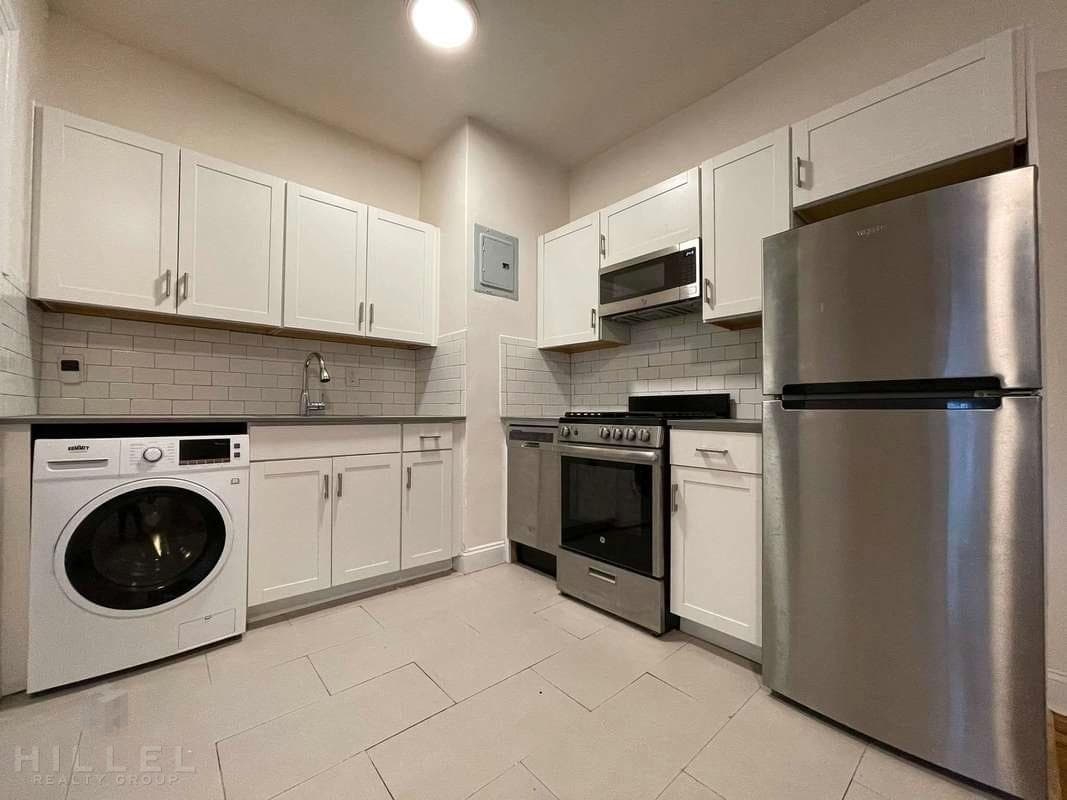 25-21 31 Avenue #D14, Queens, NY 11102 1