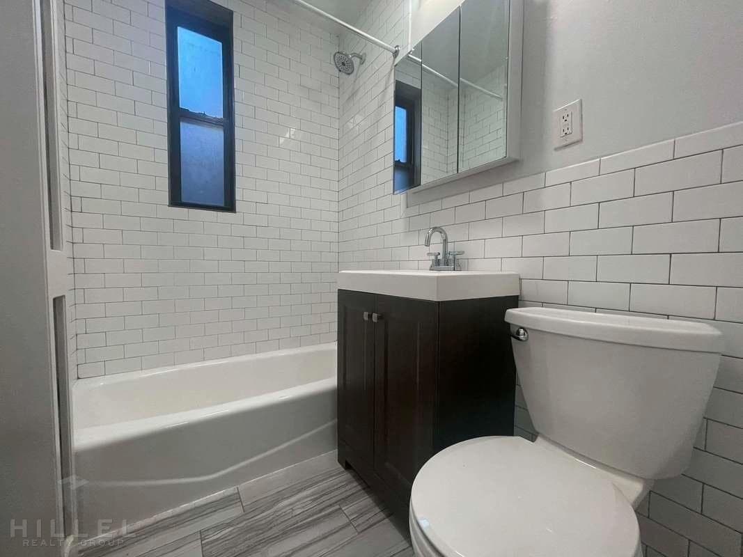 25-21 31 Avenue #D14, Queens, NY 11102 8