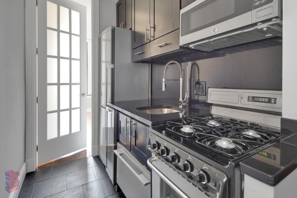 221 Mott Street #8, Manhattan, NY 10012 4