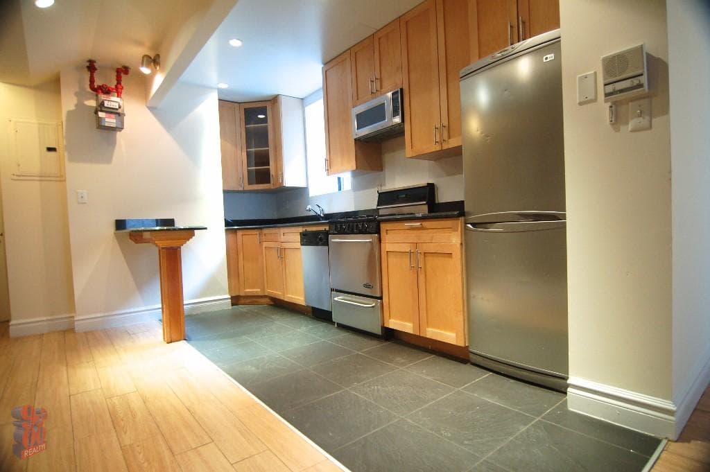 340 East 18 Street #LA, Manhattan, NY 10003 1