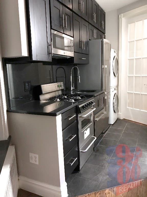 209 East 25 Street #3G, Manhattan, NY 10010 3