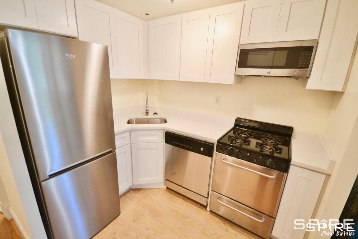 338 West 47 Street #2C, Manhattan, NY 10036 1