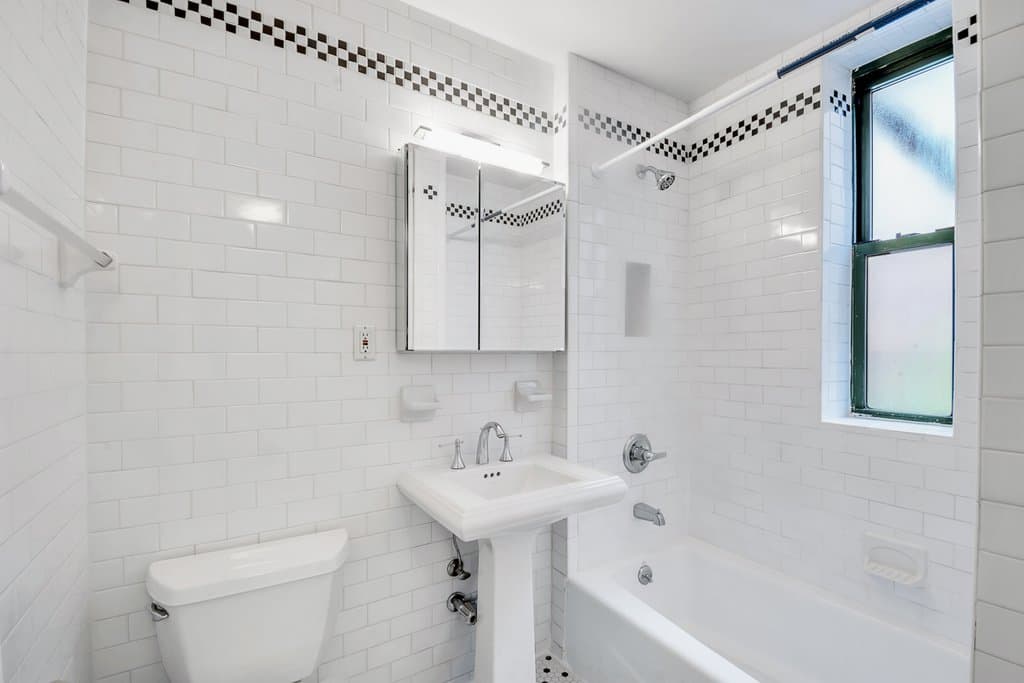 226 East 70 Street #2F, Manhattan, NY 10021 9