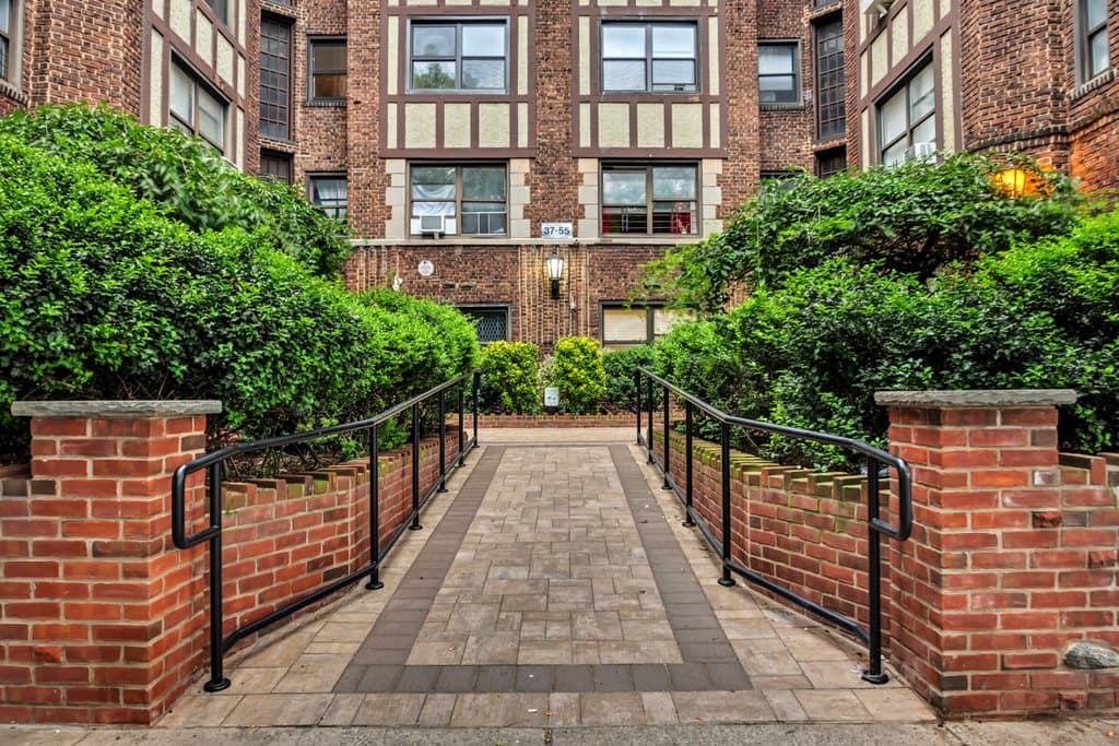 37-55 77 Street #6E, Queens, NY 11372 5