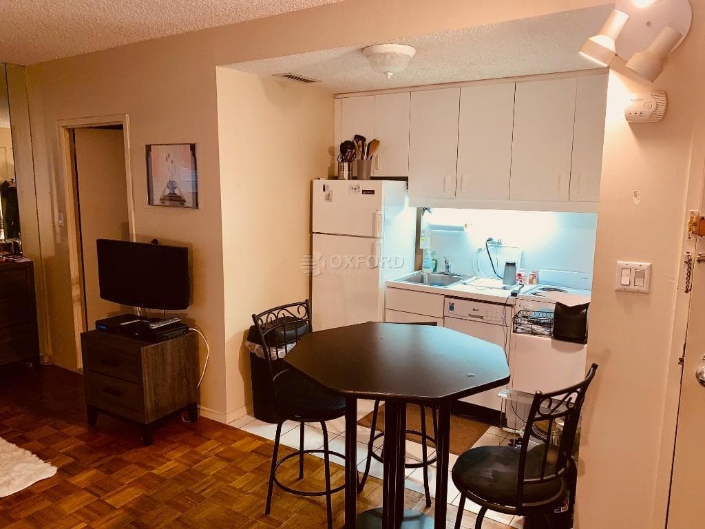 Executive Plaza 150 West 51 Street #2003, Manhattan, NY 10019 8