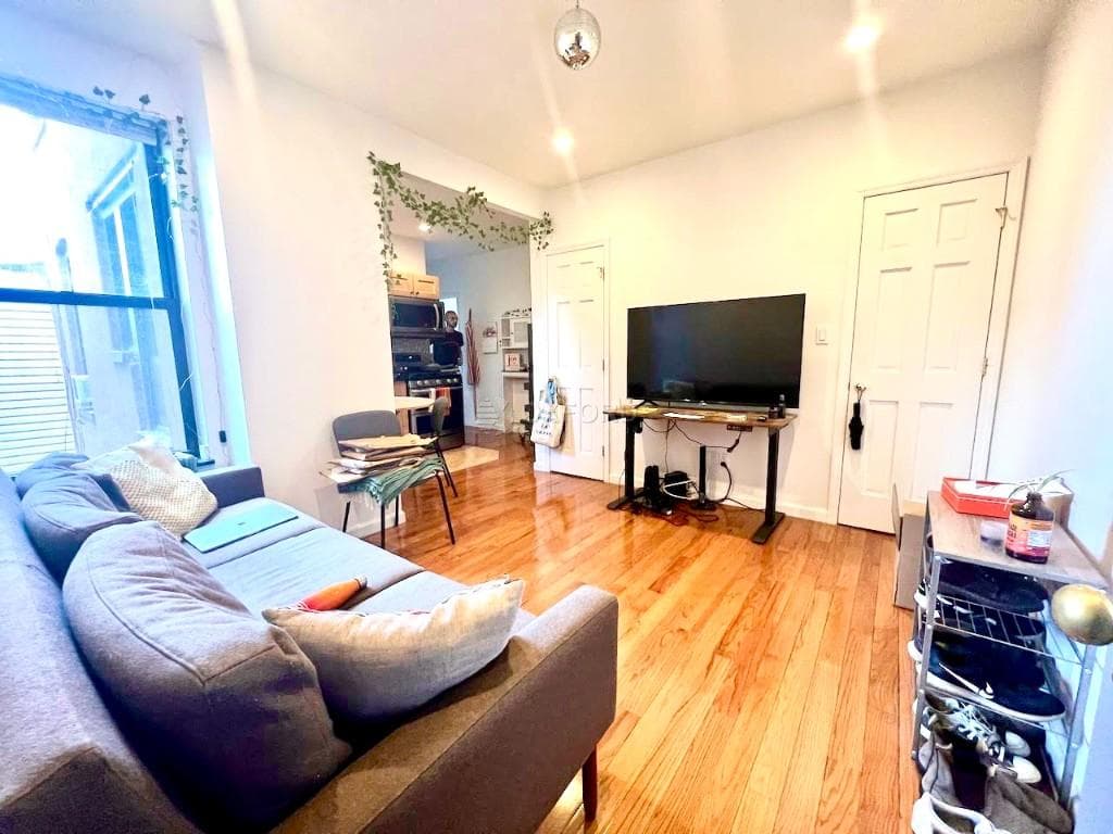 87 Graham Avenue #11, Brooklyn, NY 11206 1