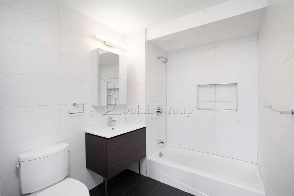 11-6 Broadway #8B, Queens, NY 11106 - Image 3