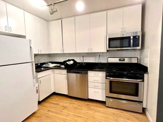 Tompkins Square Plaza 190 East 7 Street #101, Manhattan, NY 10009 4