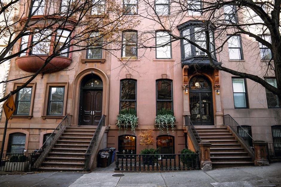 Bay Ridge vs. Dyker Heights: which neighborhood is right for you? — What each is like to live in