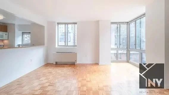 477 9 Avenue #22L, Manhattan, NY 10018