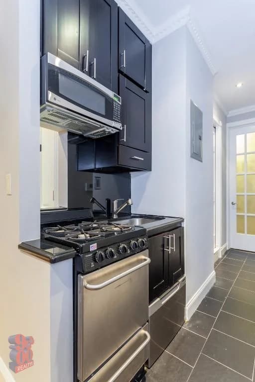 418 East 13 Street #1E, Manhattan, NY 10009 1