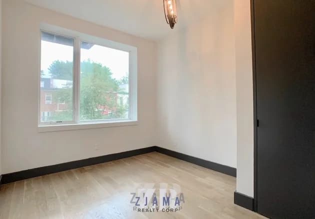 242 Hawthorne Street #2B, Brooklyn, NY 11225