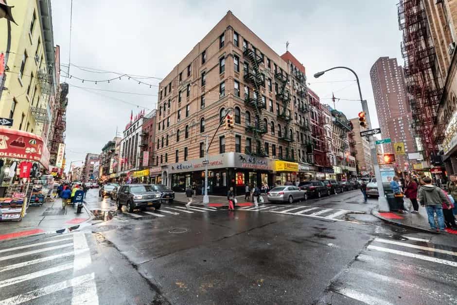 Hell's Kitchen or Midtown West: which is the better place to rent?