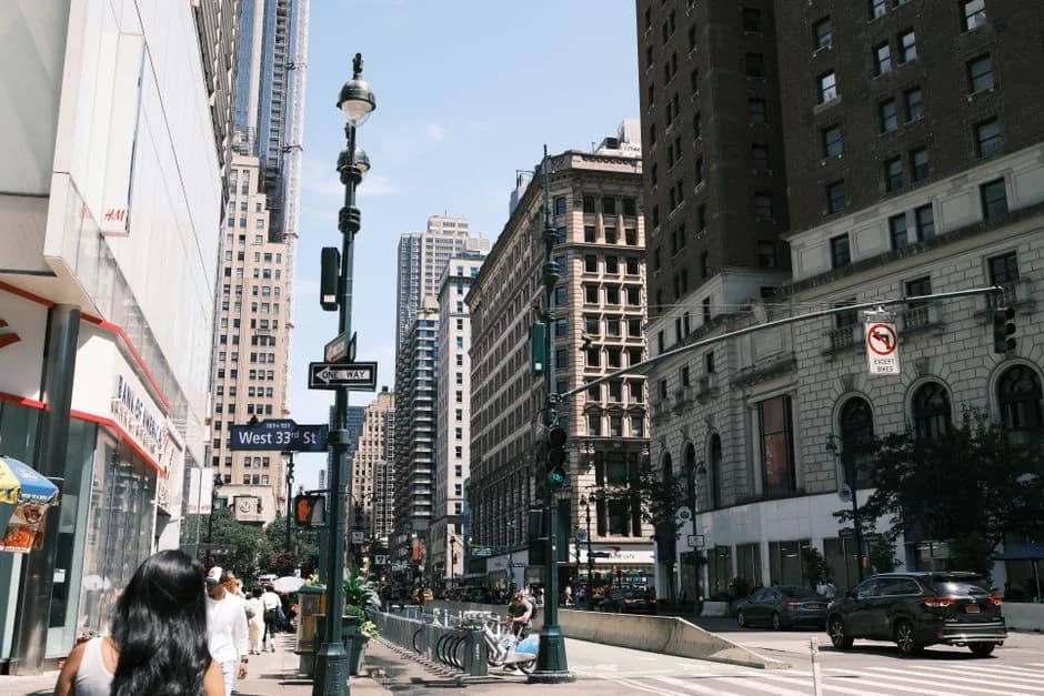 Hell's Kitchen or Midtown West: which is the better place to rent? — What each is like to live in